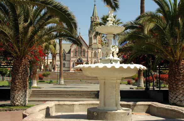 Plaza Coln, Vista de la Catedral de San Marcos - Arica