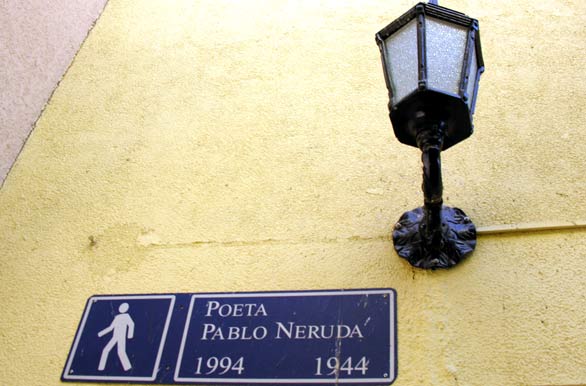 Tributo callejero a Neruda - Calama
