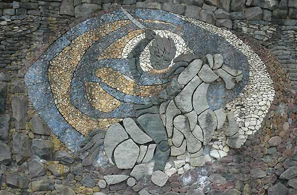 Mural de piedra en el Parque Monumental - Chilln