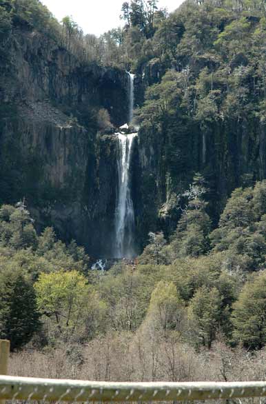 Cascada en el Valle Las Trancas - Chilln