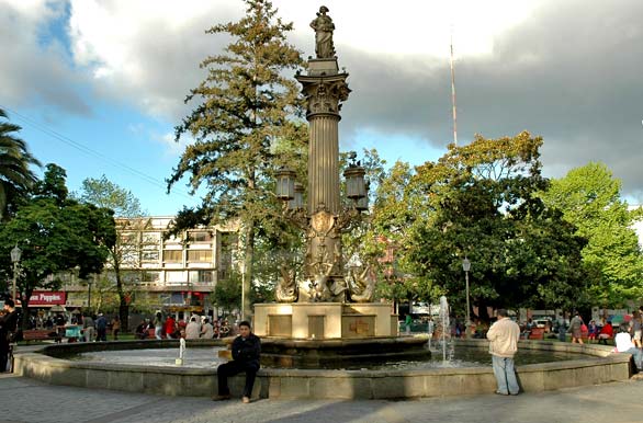 Fuente de agua, Plaza Independencia - Concepcin
