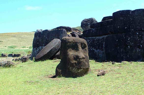 Ahu Tahiri en Vinapu, sector arqueolgico - Isla de Pascua