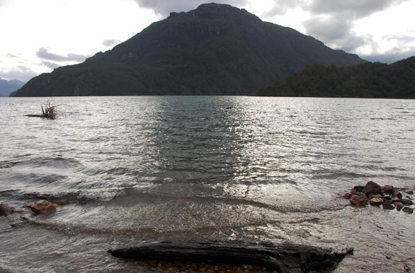 Symmetric image of the lake - Lago Verde
