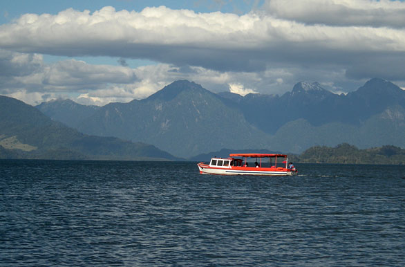 Navegando en le Lago de Todos los Santos - Puerto Varas