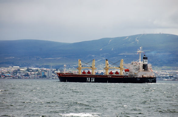 Navegando por el Canal de Magallanes - Punta Arenas