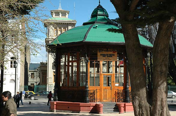 Oficina de turismo en la Plaza de Armas - Punta Arenas