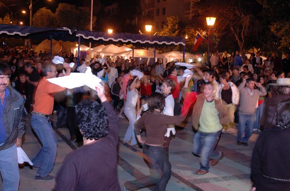 Fiesta en la Plaza de los Hroes - Rancagua