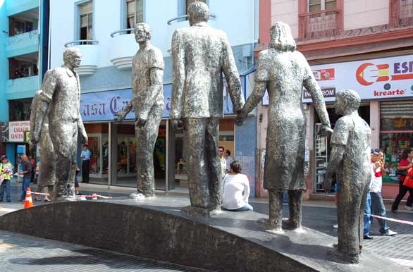Monumento en la calle peatonal - Antofagasta