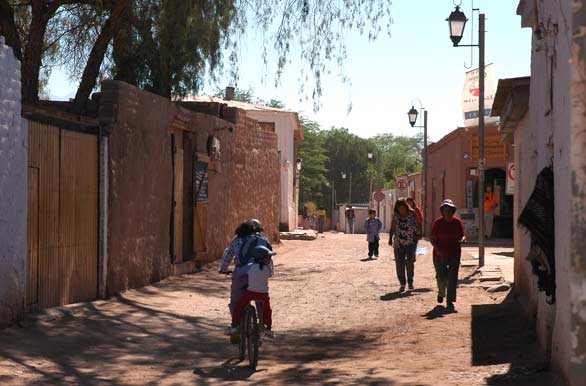 Calle sombreada - San Pedro de Atacama