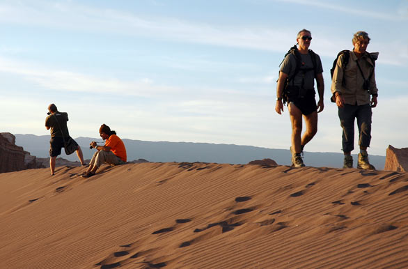 Caminando y fotografiando las dunas - San Pedro de Atacama