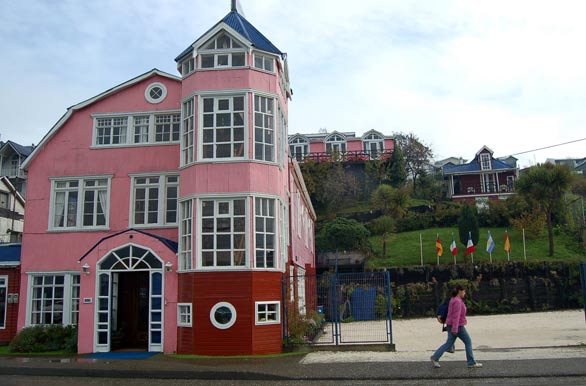 Atractivo hotel frente al mar - Castro