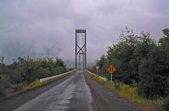 Puente colgante Río Yelcho - Chaitén / Futaleufú