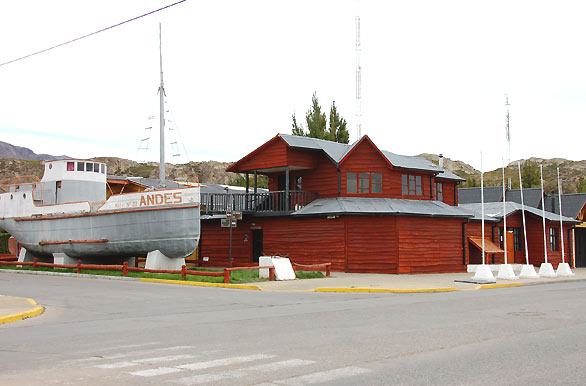 Antiguo barco Inglés - Chile Chico / Lago G. Carrera