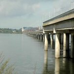 Puente sobre el ancho río Bio Bio