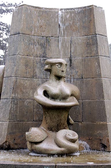 Fuente de agua en la plaza de Armas - La Serena