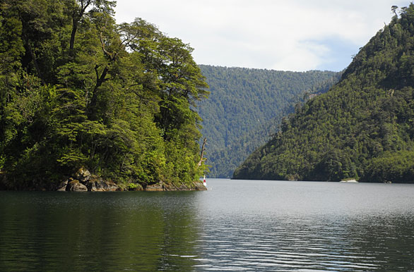 Navegando por el lago Pirihueico - Panguipulli