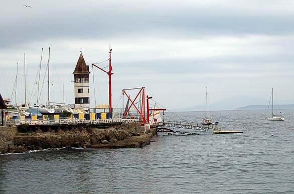 Faro en la costa chilena - Papudo / Zapallar
