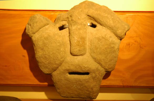 Mscara de piedra, Museo Mapuche - Pucn