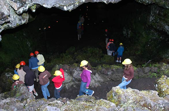 Entrada a las cuevas volcánicas - Pucón