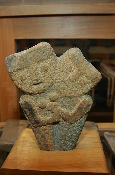 Esculturas de piedra, Museo Mapuche - Pucn