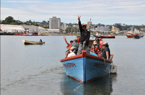 Navegantes alegres en Tenglo - Puerto Montt