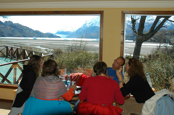 Comer frente al glaciar - Puerto Natales / Torres del Paine