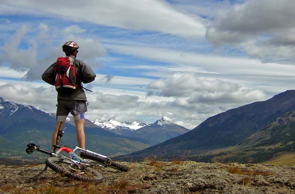 Hombre mirando al sudoeste - Puerto Natales / Torres del Paine