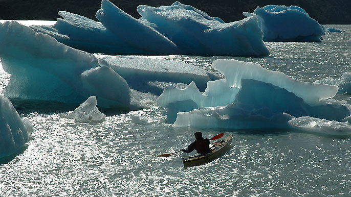 Sorteando bloques de hielo - Puerto Natales / Torres del Paine