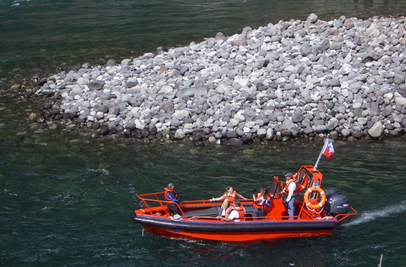 Navegacin por los Saltos de Petrohu - Puerto Varas