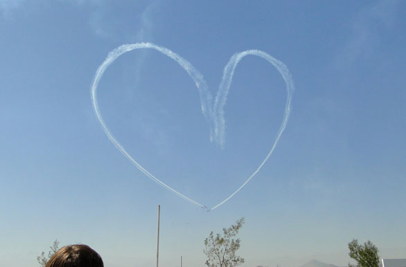 Corazón cruzado, por Los Halcones, Festival de acrobacias aéreas - Santiago