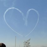 Corazón cruzado, por Los Halcones, Festival de acrobacias aéreas