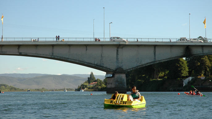 Bajo el puente, Pedro de valdivia - Valdivia