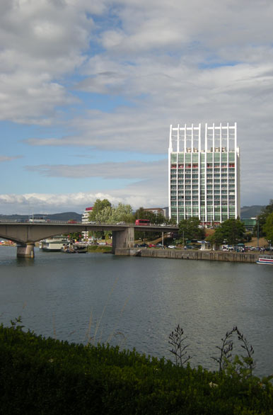 Hotel con vista al río - Valdivia